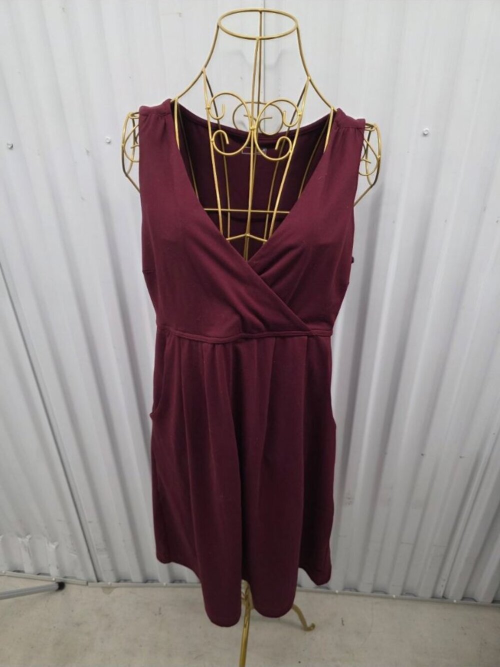 Eddie Bauer Women's M Burgundy V-Neck Sleeveless Wrap Dress Pockets Knit